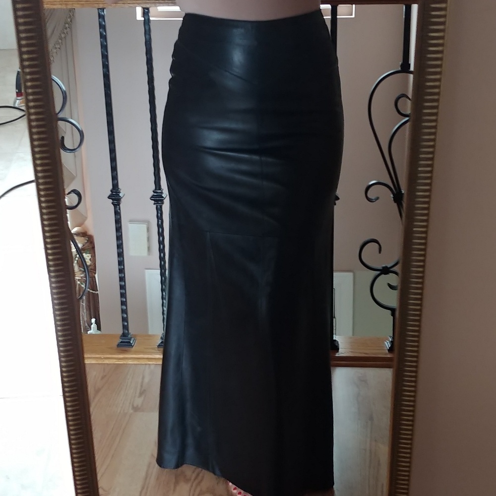 BEBE 100% GENUINE LEATHER SKIRT - Picture 7 of 10